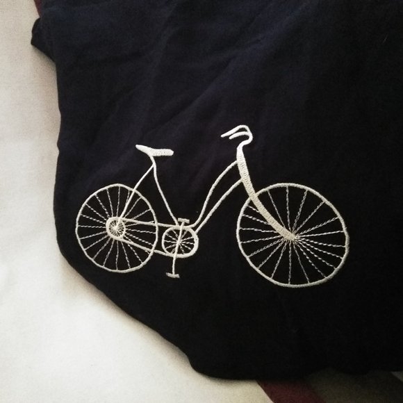 Tulip B pleated skirt with bicycles embroidered - Picture 3 of 7